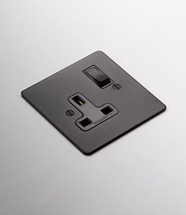 Black Single Plug Socket (117G)