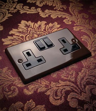 Bakelite Style Metal Plug Sockets (129D)