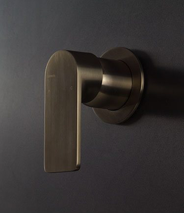 Mia Black Chrome Shower Valve (33L)