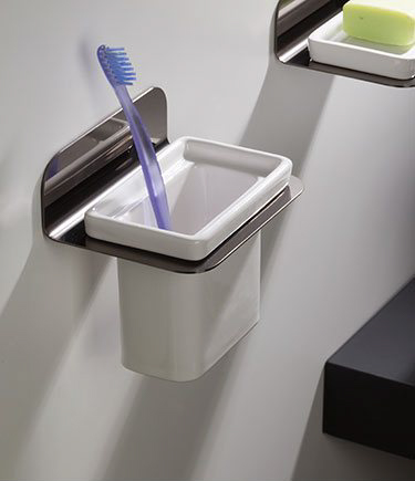 Mia Black Chrome Toothbrush Holder (32C)