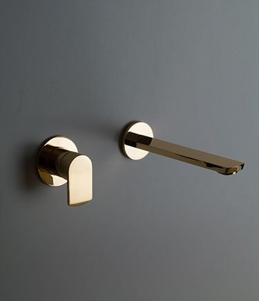 Kara Gold Wall Mounted Bath Tap (52DD)