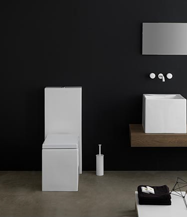 Qube Toilet and Cistern (21H)