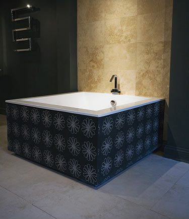 Square Lounge Bath (26A)