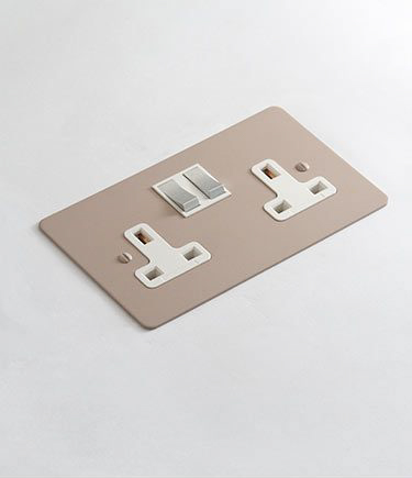 Plaster Pink Colour Plug Socket (122F)