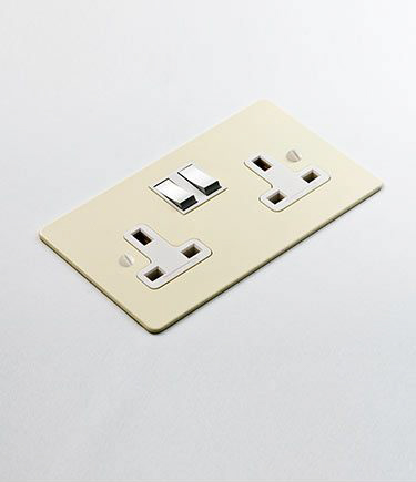 Cream Plug Socket (122B)