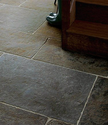 Old Chapel Distressed Limestone Flooring (95H)