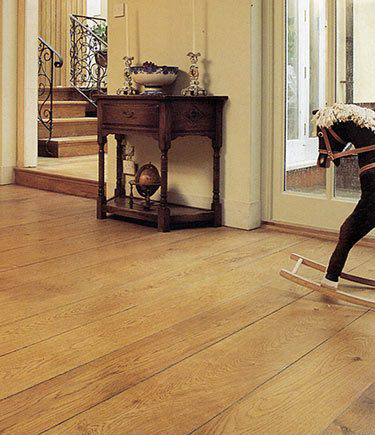 Distressed Oak Flooring Planks (92H)