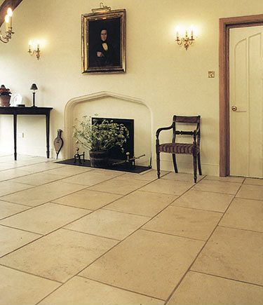Old English Cream Limestone Flooring (95I)