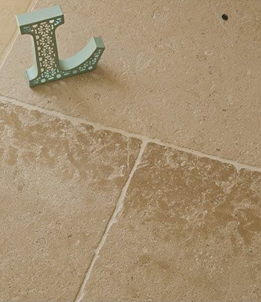 Queen Stone Flooring Tiles (95G)