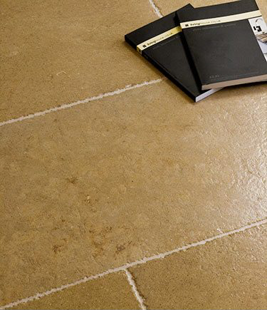 Saint Po Cream Limestone Flooring Tiles (95T)