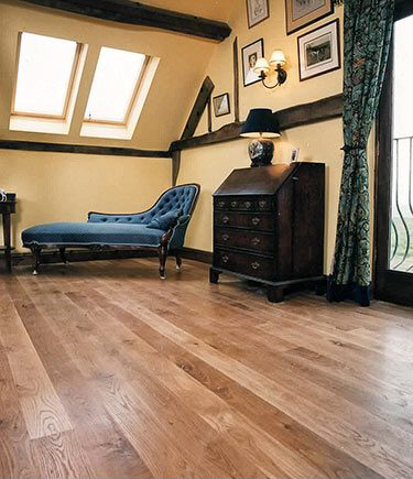 Lacquer Oak Engineered Wood Flooring (93H)
