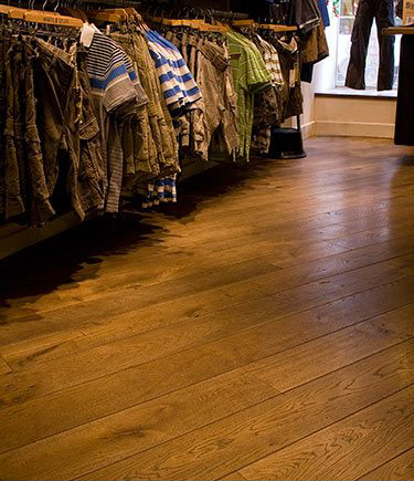 Golden Oak Engineered Wood Flooring (93P)