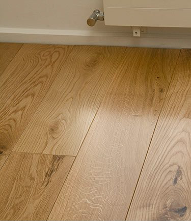Wide Oak Flooring in Lacquer (92D)
