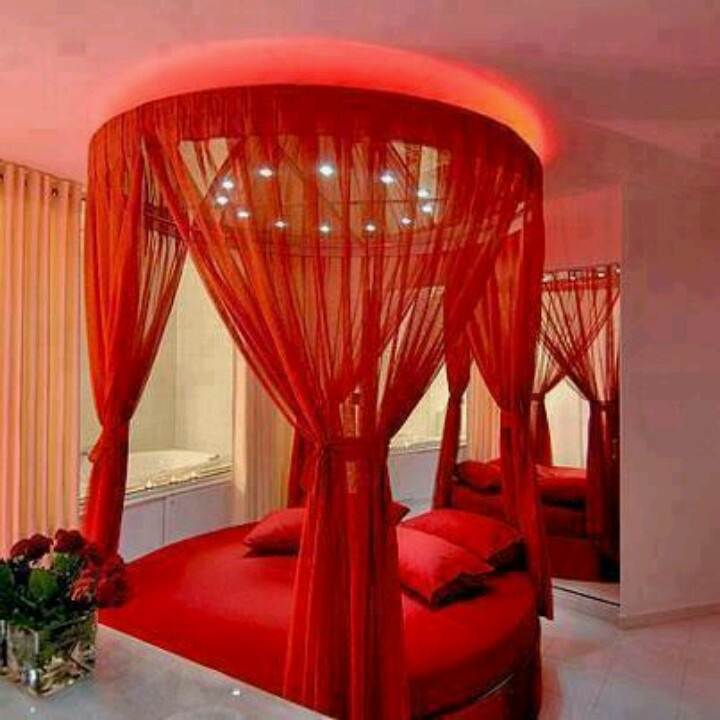 round-red-bed