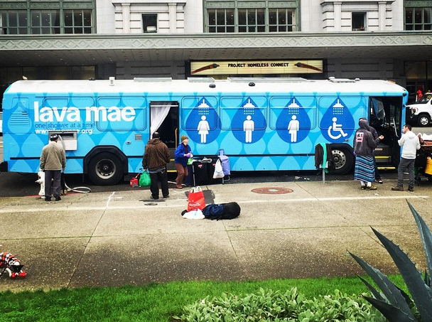 lava-mae-bus-shower