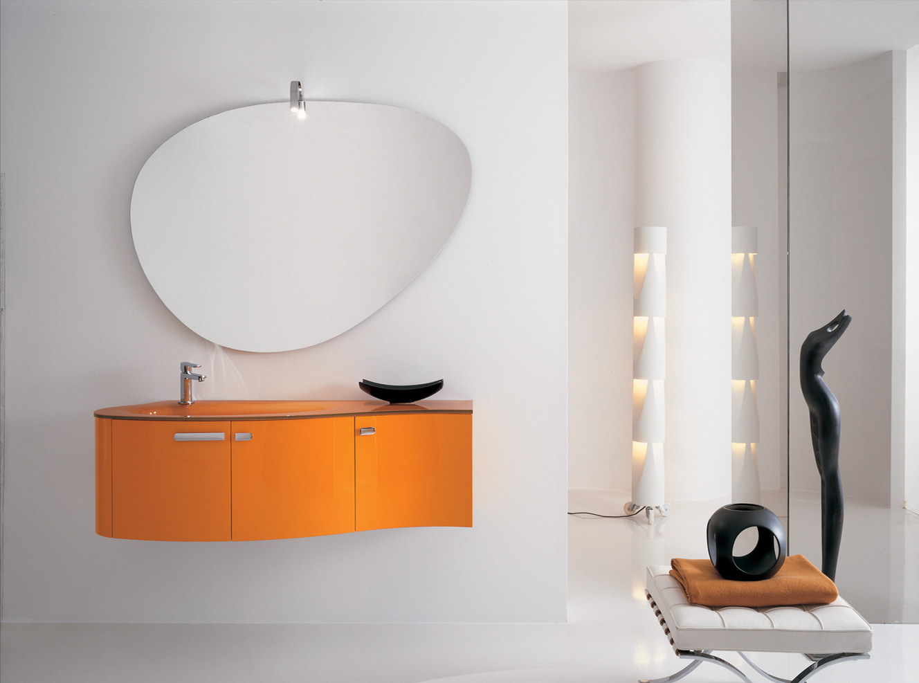 luna-orange-bathroom