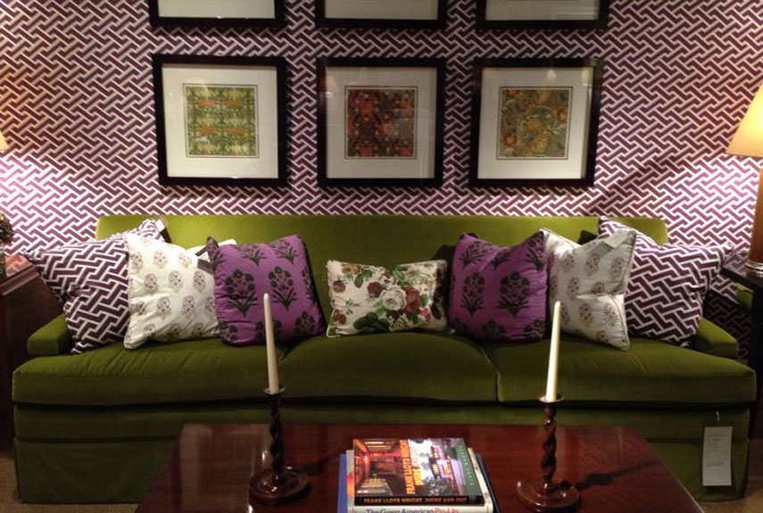 green-sofa-purple-wall