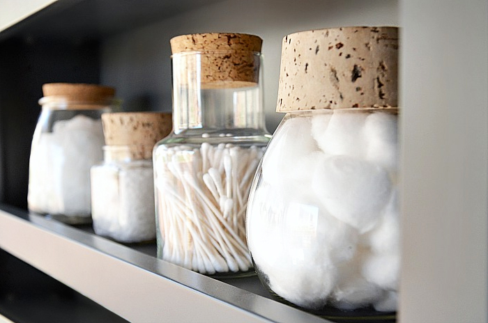 mason-jar-bathroom-storage